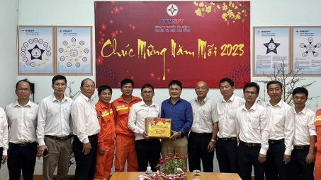 Truyền tải điện 3 vừa đảm bảo quản lý vận hành lưới điện, vừa tổ chức các hoạt động vui Xuân - đón Tết