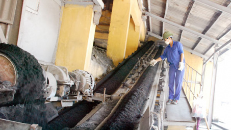 Phân bón Văn Điển: Sôi động khí thế sản xuất ngay những ngày đầu năm