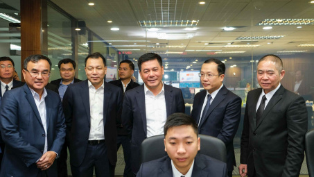 [Tin Ảnh] Bộ trưởng Nguyễn Hồng Diên kiểm tra tình hình cung ứng điện dịp Tết Nguyên đán Quý Mão