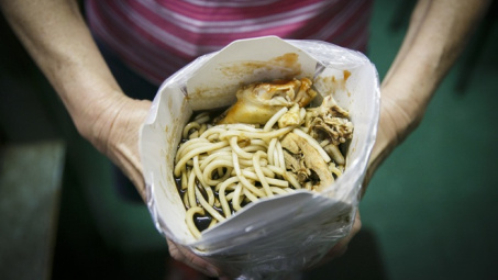 Near-expired food - Business opportunity in the Vietnamese market