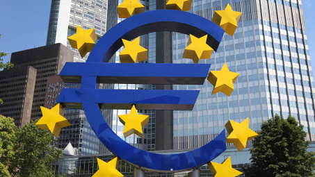 Kinh tế Eurozone lần đầu tiên tăng trưởng trở lại sau 6 tháng suy giảm