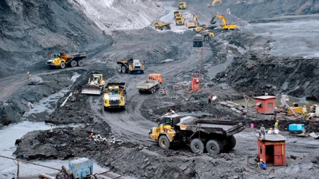 Những người thợ mỏ "Vui Xuân mới không quên nhiệm vụ"