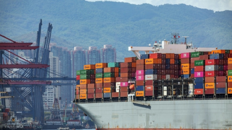 IMF lần đầu nâng dự báo tăng trưởng toàn cầu sau một năm