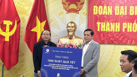 EVNNPC phối hợp tặng 1000 suất quà cho các hoàn cảnh khó khăn tại Hải Phòng