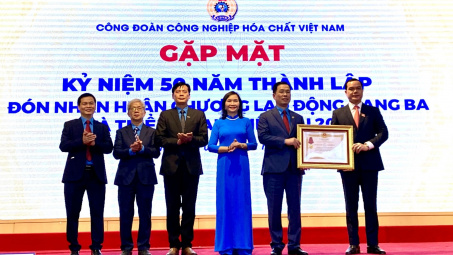 Công đoàn Công nghiệp Hóa chất Việt Nam: Đón nhận Huân chương Lao động hạng Ba