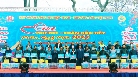 Tết sớm đến với thợ mỏ