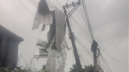 Hơn 1 nghìn hộ dân tại Định Quán, Đồng Nai mất điện do gió lốc