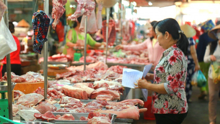 Giá heo hơi hôm nay 11/10: Đà giảm chưa có dấu hiệu ngưng