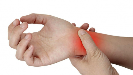 Nhận diện một số nguyên nhân khiến tay bị đau