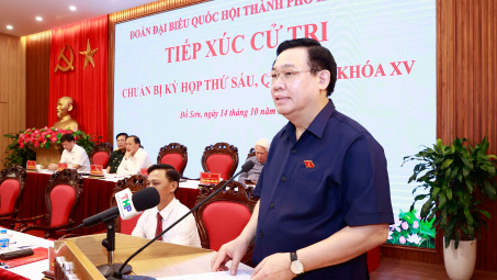 Chủ tịch Quốc hội Vương Đình Huệ tiếp xúc cử tri thành phố Hải Phòng