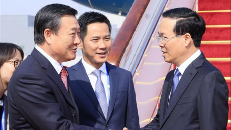 Chủ tịch nước đến Bắc Kinh, bắt đầu tham dự Diễn đàn cấp cao 'Vành đai và Con đường'