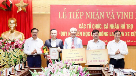 Tập đoàn T&T Group hỗ trợ 5 tỷ đồng cho "Quỹ Khuyến học đất Hồng Lam"