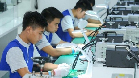 Tổng quan tài liệu và những vấn đề đặt ra khi nghiên cứu về phát triển nguồn nhân lực ở Việt Nam hiện nay