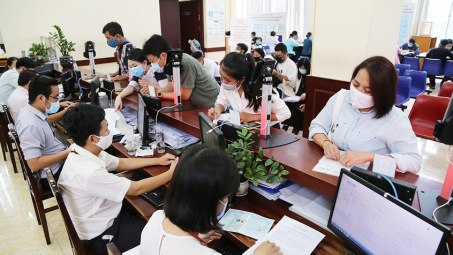 Giám sát việc tuyển dụng, bổ nhiệm, xử lý kỷ luật cán bộ