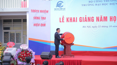 Trường Đại học Điện lực chào đón năm học mới, niềm vui, khí thế mới