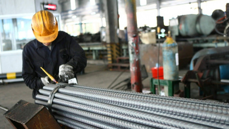 Giá thép hôm nay 25/10: Giá trong nước đi ngang, thị trường thép châu Á gặp khó khăn