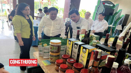 Bộ Công Thương hỗ trợ kết nối, thúc đẩy tiêu thụ sản phẩm, hàng hóa tỉnh Long An