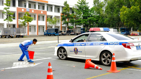 Hàng ngàn CSGT được tập huấn kỹ năng lái xe ô tô bởi Honda Việt Nam