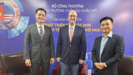 Phát triển sâu sắc hơn trụ cột kinh tế thương mại với Hoa Kỳ