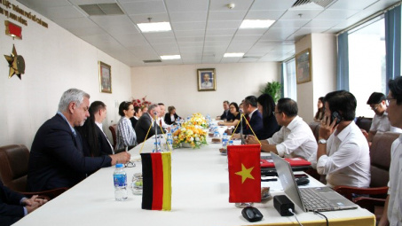 EVNHCMC trao đổi cơ hội hợp tác về chuyển đổi năng lượng với đối tác Đức