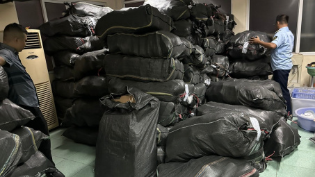 Hà Nội: Tạm giữ trên 4.000 đôi giày, dép có dấu hiệu giả mạo nhãn hiệu nổi tiếng