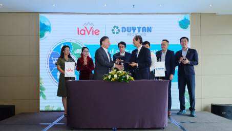 Lavie "bắt tay" Duytan Recycling: 11.000 tấn rác thải nhựa sẽ được thu gom và tái chế