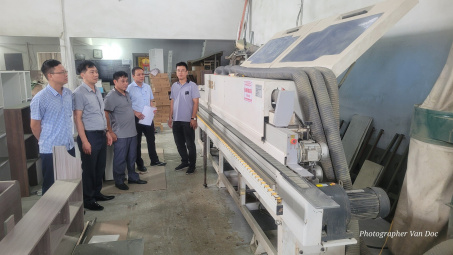 Ứng dụng máy móc thiết bị tiên tiến trong sản xuất đồ gỗ nội thất