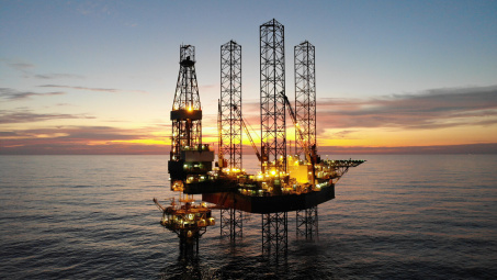Giá xăng dầu hôm nay 1/11: Sản lượng dầu từ OPEC và Mỹ bất ngờ tăng cao