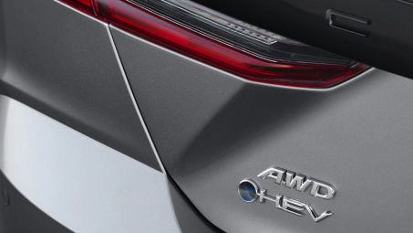 Toyota Camry hoàn toàn mới nhá hàng trước giờ G