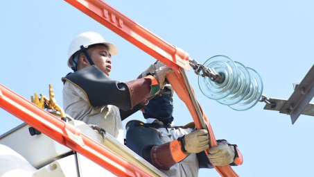 Sửa chữa Hotline “Đội đặc nhiệm” của ngành Điện Thủ đô