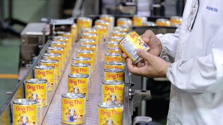 Giá sữa bột tiếp tục giảm, thị phần tăng trở lại, liệu cổ phiếu VNM sẽ hút tiền?