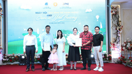 Trung ương Hội Liên hiệp thanh niên Việt Nam trao giải cuộc thi “Gia đình yêu thương”