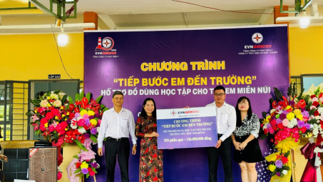 Tổng Công ty Phát điện 2 và Thủy điện An Khê – Ka Nak trao hơn 126 triệu đồng cho học sinh nghèo tại Gia Lai