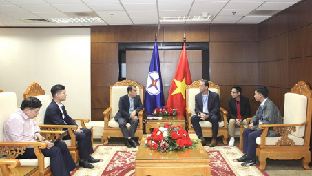 Tập đoàn Điện lực Việt Nam làm việc với Công ty Shell Việt Nam