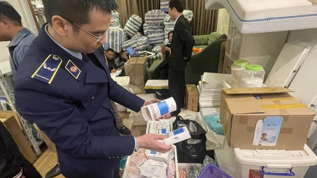QLTT Hà Nội: Tạm giữ gần 03 tấn nguyên liệu thuốc và thực phẩm chức năng không rõ nguồn gốc