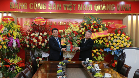 Bộ trưởng Công Thương thăm và chúc mừng Lãnh đạo Bộ Y tế nhân ngày thầy thuốc Việt Nam