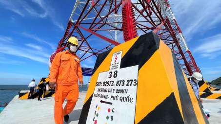 Nhìn lại công trình đường điện 220kV vượt biển lịch sử