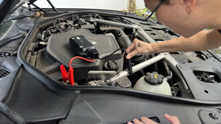 Vì sao ô tô điện vẫn sử dụng ắc quy thường 12V?