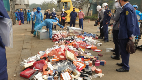 Hà Nội tiêu hủy 15 tấn hàng không rõ nguồn gốc