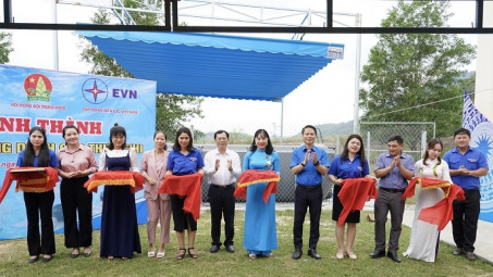 Thủy điện Sông Ba Hạ hỗ trợ bể bơi di động cho học sinh miền núi xã Suối Trai