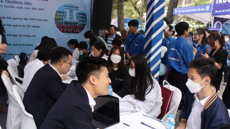 Trường Đại học Điện lực: Ấn tượng gian hàng tư vấn tuyển sinh năm 2023