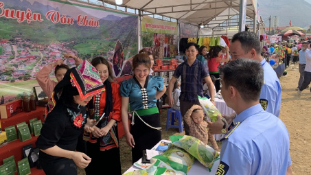 Tăng cường kiểm tra, kiểm soát thị trường dịp Ngày hội hoa Sơn Tra 2023