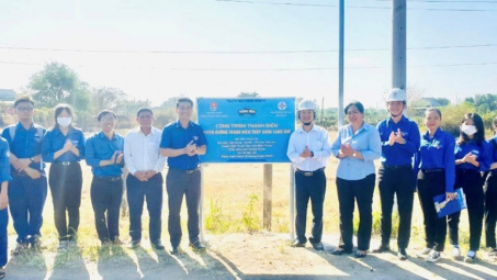 PC Bình Thuận: Bàn giao công trình thanh niên “Thắp sáng đường quê”