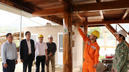 PC Lai Châu: Mang ánh sáng tới hơn 100 hộ dân vùng cao huyện Nậm Nhùn