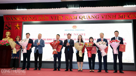 Công bố Quyết định bổ nhiệm Chủ tịch, thành viên Ủy ban Cạnh tranh Quốc gia