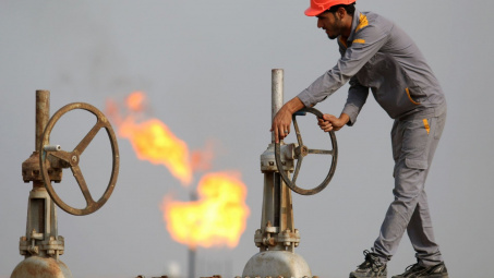 Giá dầu thô 3/4: Tăng vọt hơn 6% sau khi OPEC+ đột ngột giảm thêm sản lượng