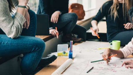 Vai trò của các tổ chức xã hội trong hình thành và điều tiết các quan hệ kinh tế thị trường