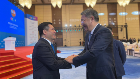 Bộ trưởng Nguyễn Hồng Diên tham dự Lễ khai mạc Hội chợ hàng tiêu dùng quốc tế Hải Nam, Trung Quốc