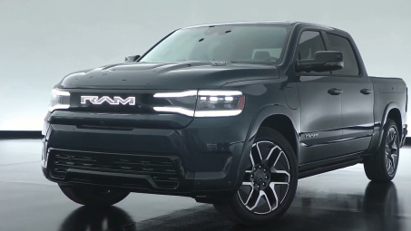 Ram 1500 REV 2024: Mạnh 650 mã lực, đi được 805 km nhờ bộ pin khổng lồ