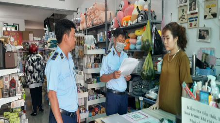 Bày bán 300 sản phẩm thuốc lá điện tử nhập lậu, 1 shop tại Cần Thơ bị phạt hành chính